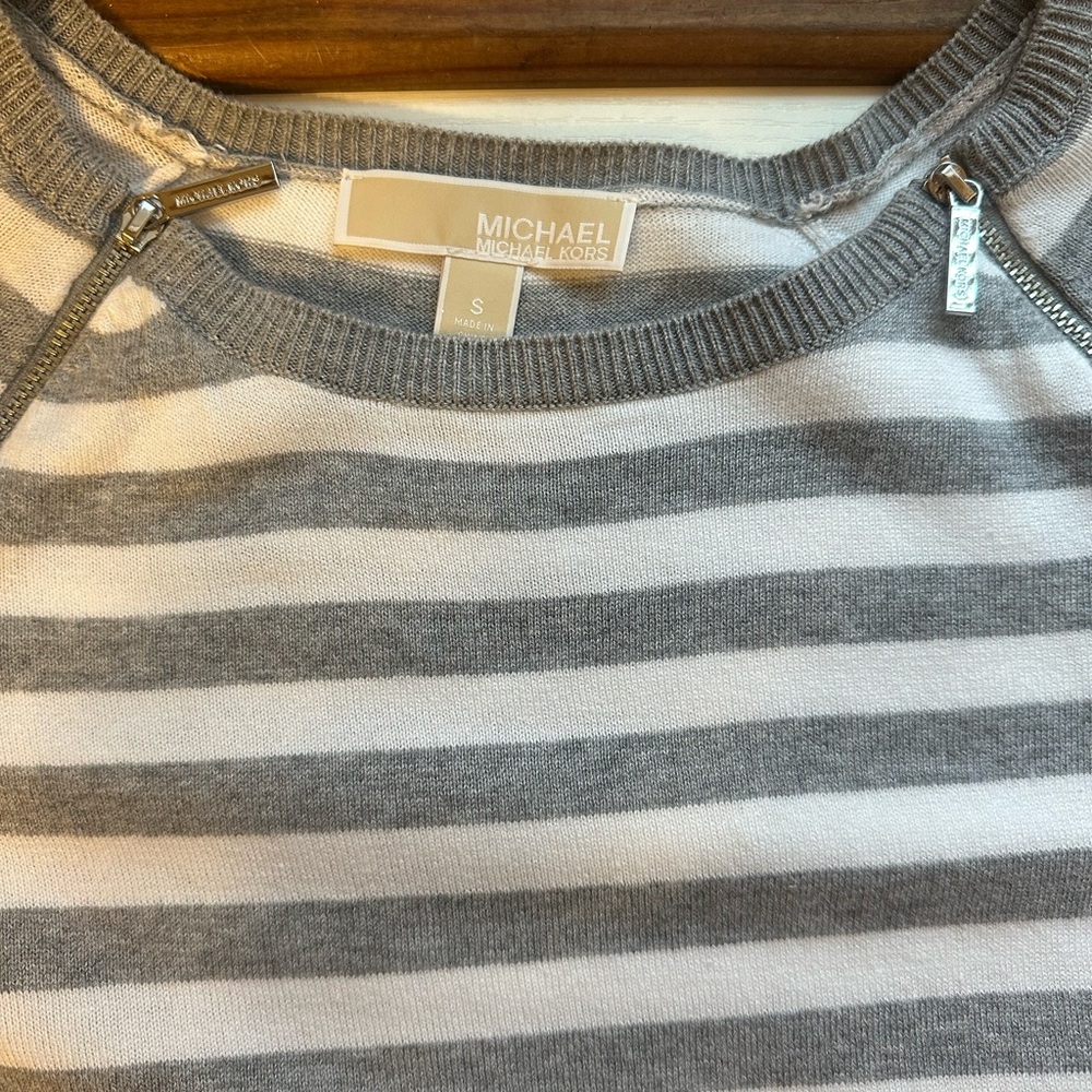 Sweater gray and white stripped‎ with shoulder zippers. - Picture 3 of 3